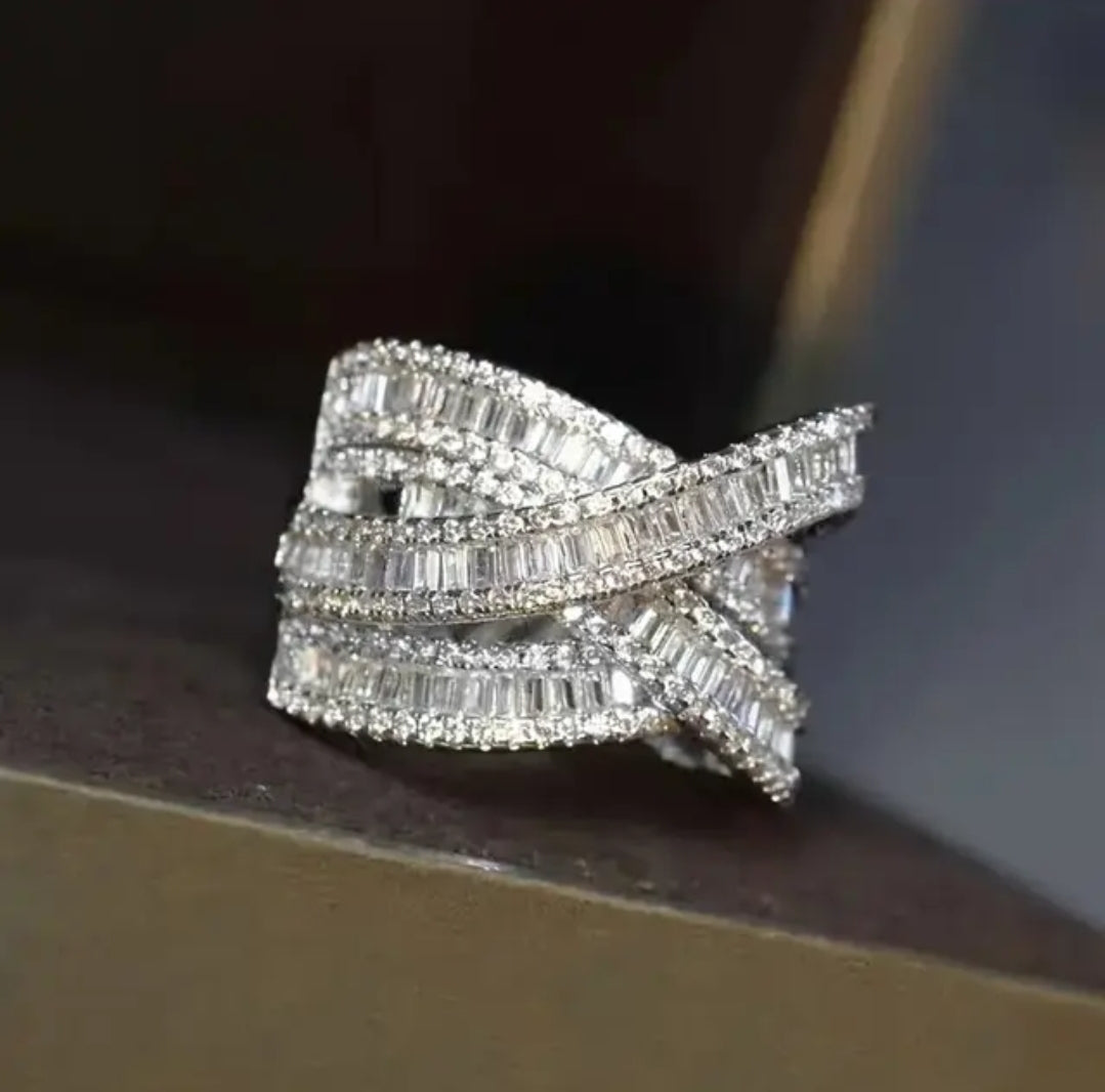 Criss-cross Baguettes statement Ring Zirconite. 851R0088