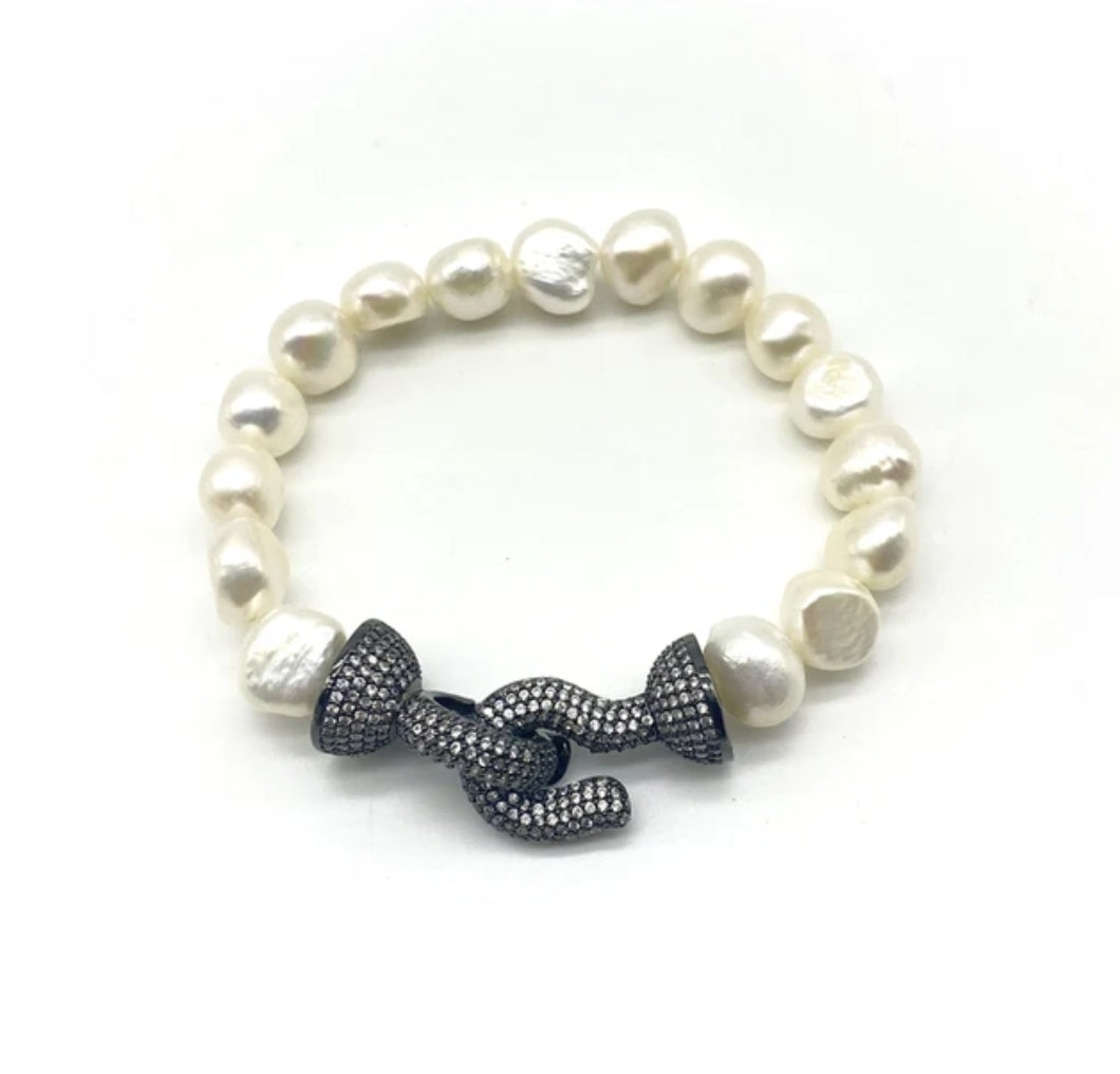 Fresh water Pearls jewelled Zirconite black Bracelet
