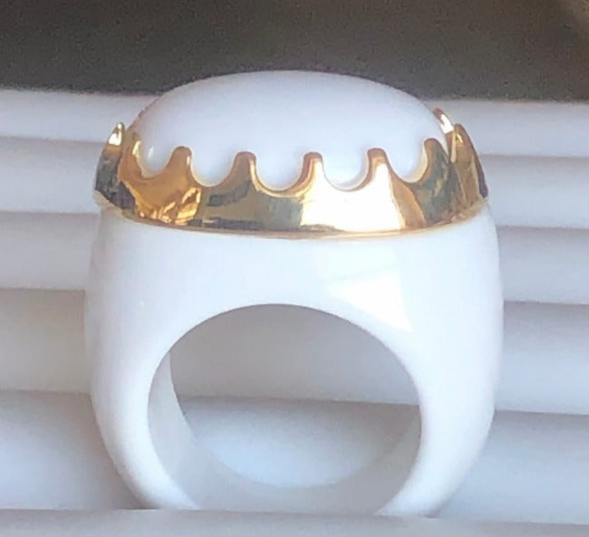 Fine resin Crafted w/Crown framed Oval Cabochon new Ring. 501R9w184