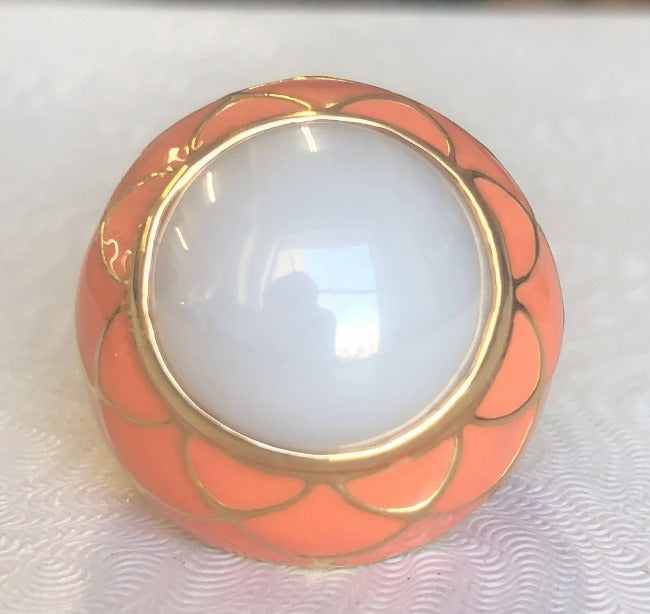 Fine enamel Dome w/Resin Cabochon center Gold Ring. 501R9W185
