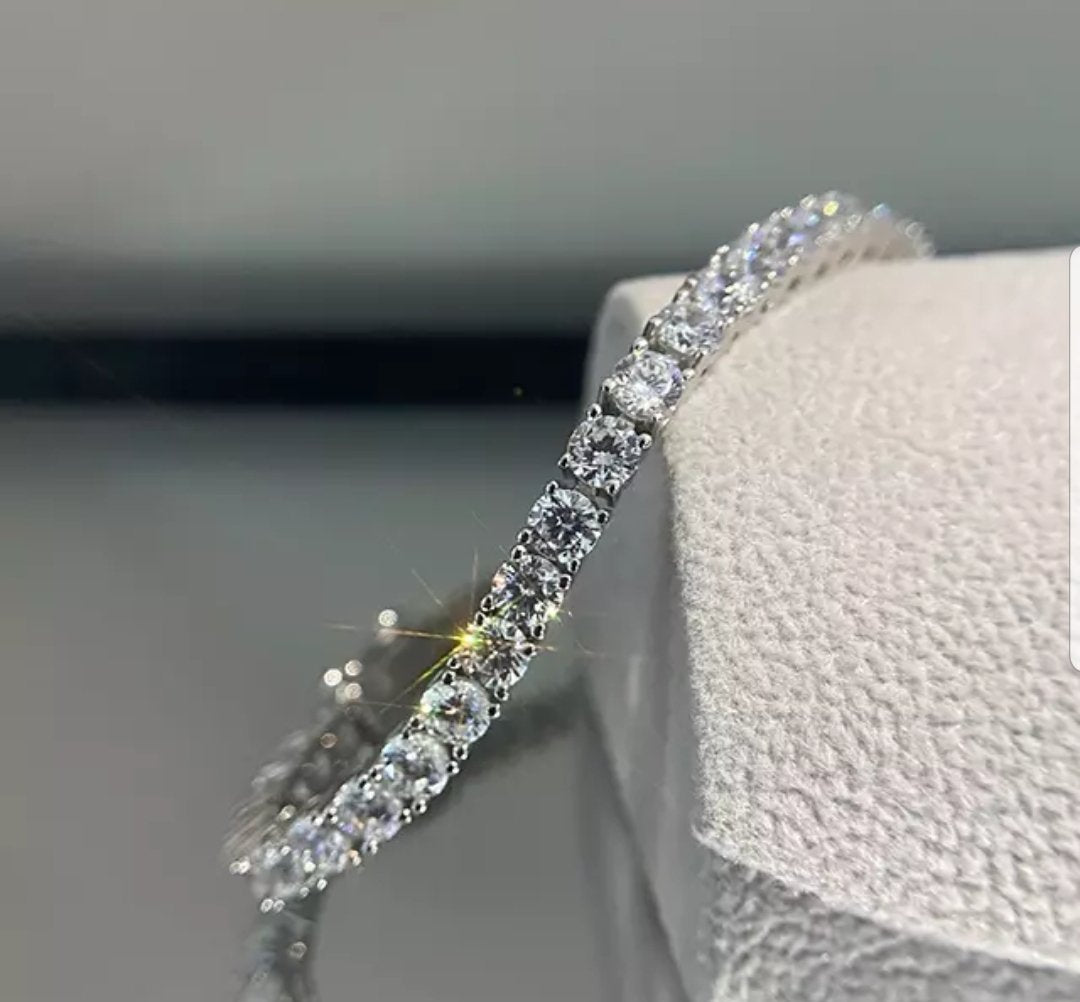 Round Diamond Veneer Cubic Zirconia Sterling Silver Tennis Bracelet. 635B-1570