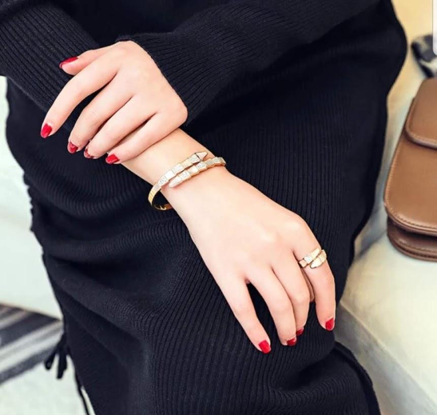 Face-off natural Shell and Crystals Stainless Steel hinged Bangle Bracelet. 709B12