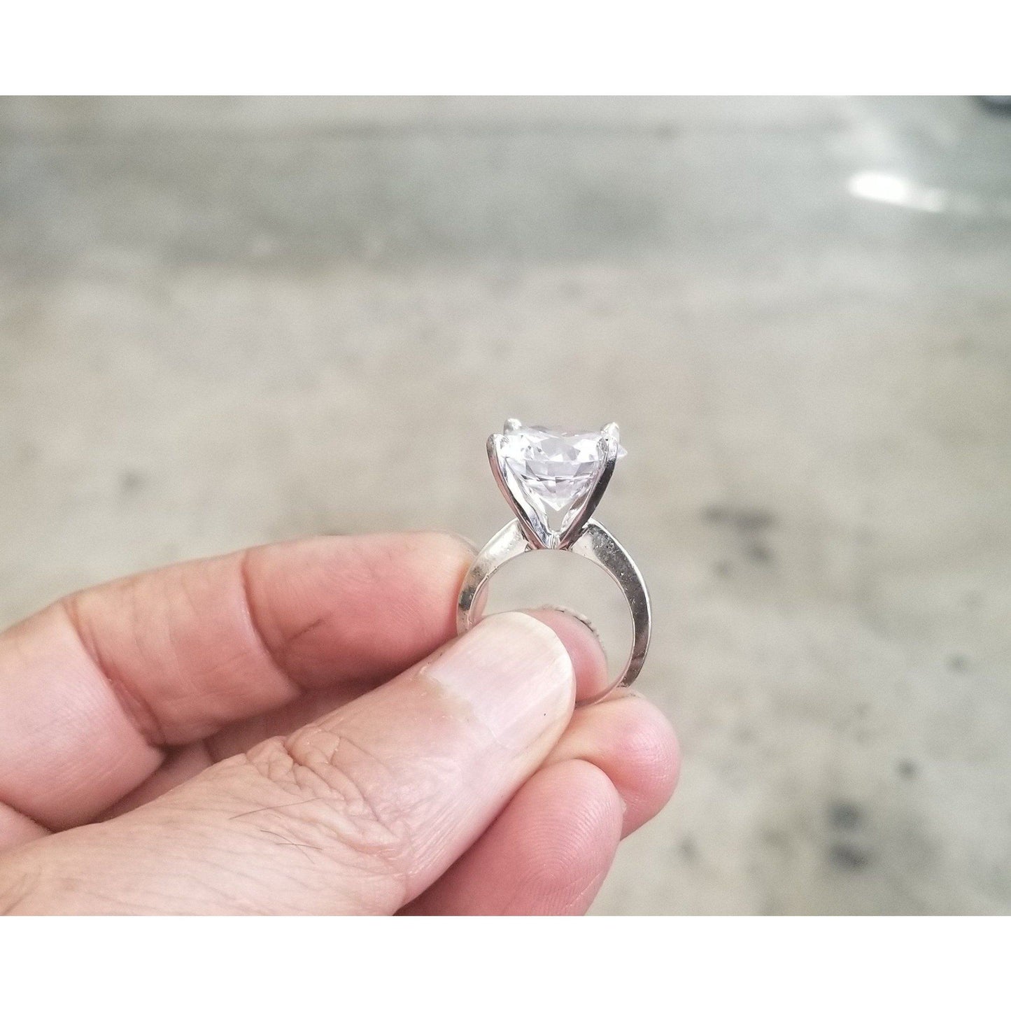 Round Diamond Veneer Cubic zirconia Sterling silver Solitaire Ring. 635R166A