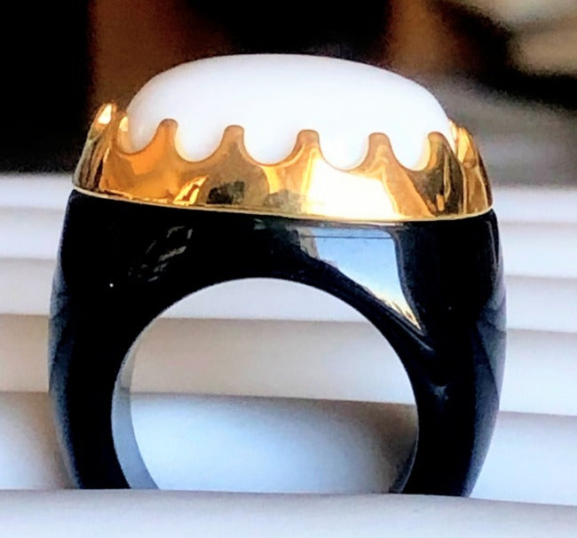 Fine resin Crafted w/Crown framed Oval Cabochon new Ring. 501R9w184