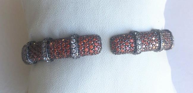 Face-off Zirconite Cubic Zirconia Micro-pave Hinged Classic Bangle Bracelet. 698B10CZ