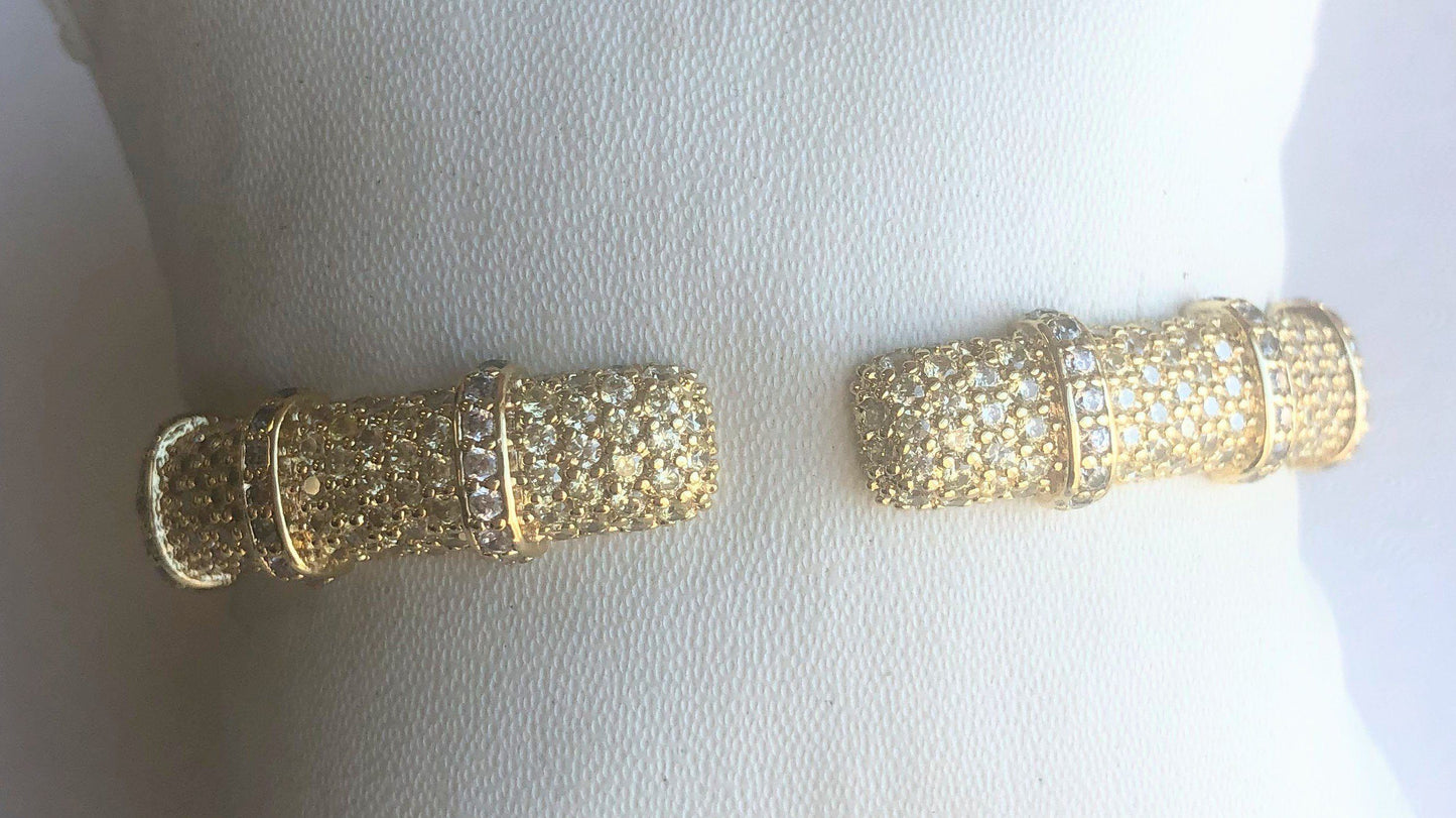 Face-off Zirconite Cubic Zirconia Micro-pave Hinged Classic Bangle Bracelet. 698B10CZ