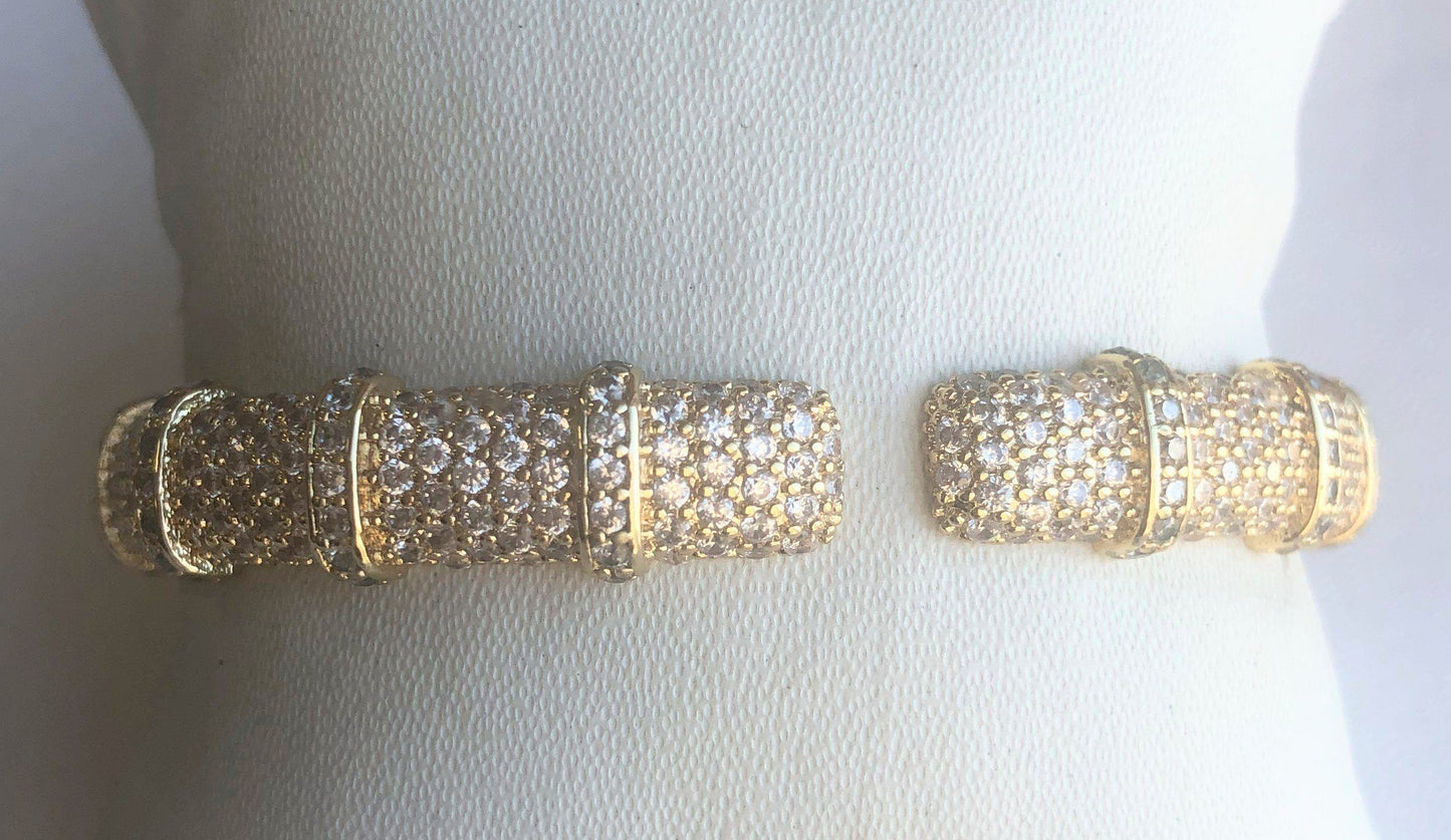 Face-off Zirconite Cubic Zirconia Micro-pave Hinged Classic Bangle Bracelet. 698B10CZ