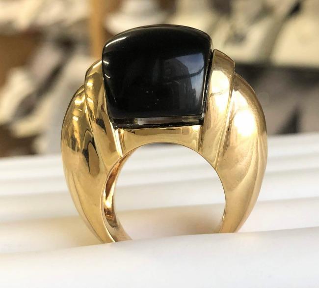 Oversized Designer Resin-Top Art Deco style polished Gold Ring. 501R9W194