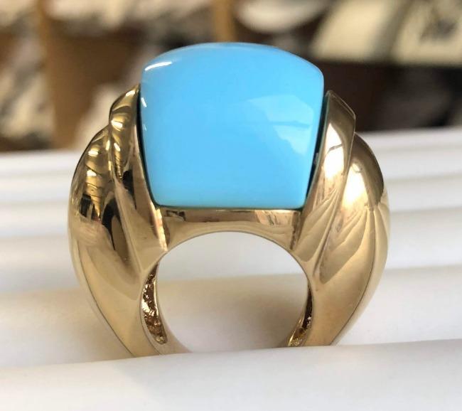 Oversized Designer Resin-Top Art Deco style polished Gold Ring. 501R9W194