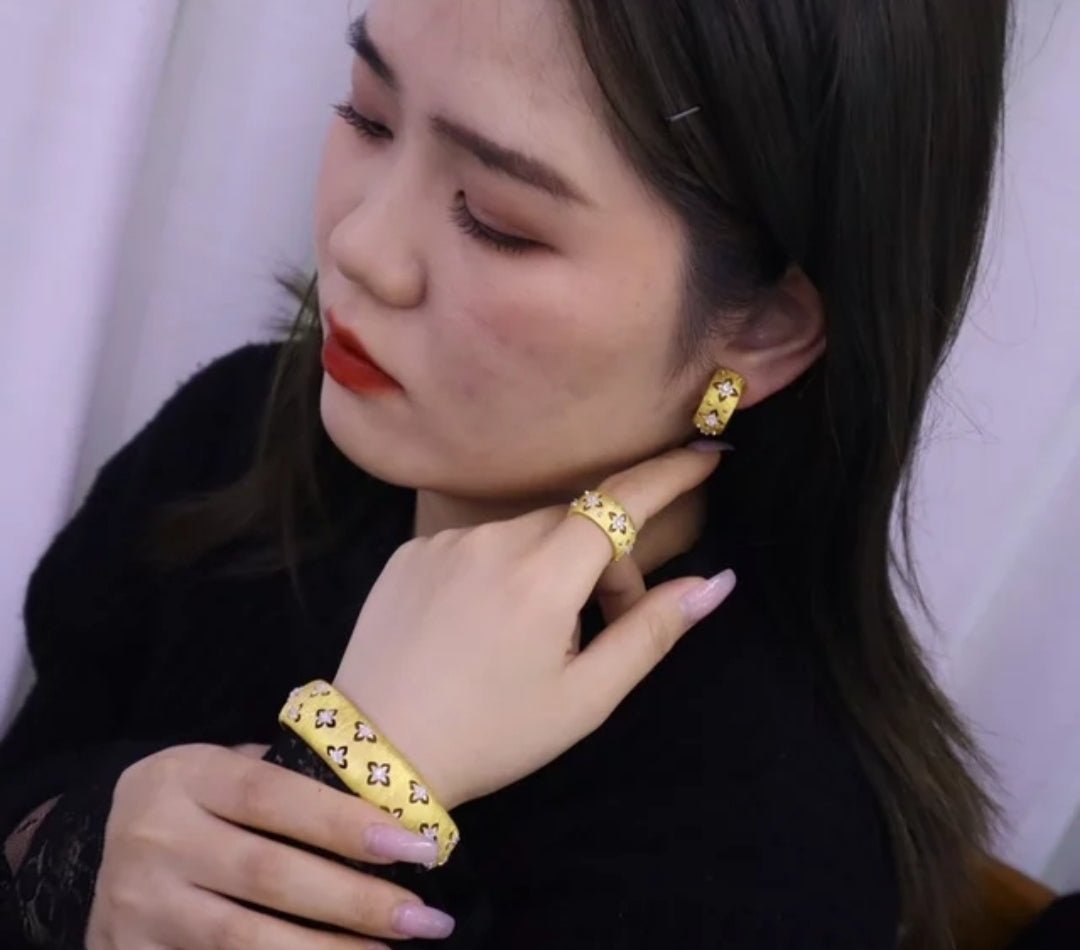 Inspired Italian design satin open Bangle. 831B104