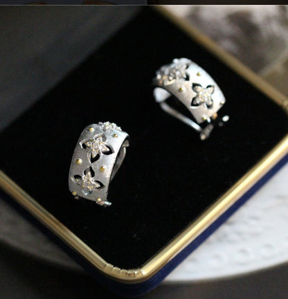 Italian design satin Hoop Earrings. 831E104