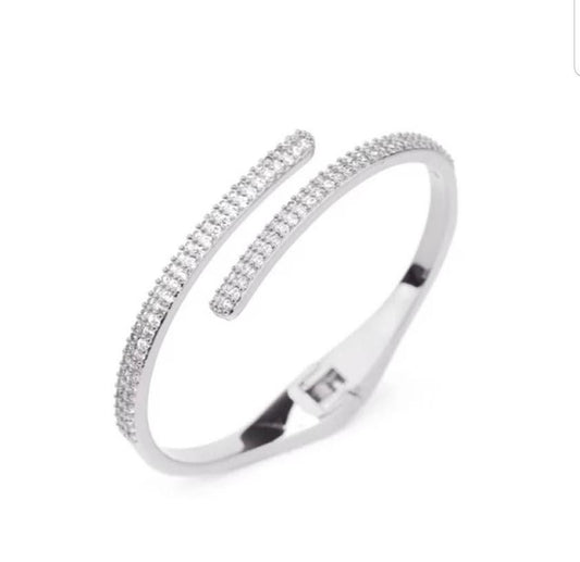 DiamondVeneer Fashion’s Face Off Zirconite Cubic Zirconia Stainless Steel Hinged Bangle Bracelet.812B299 features two parallel rows of sparkling stones set in silver stainless steel, shown against a plain white background.