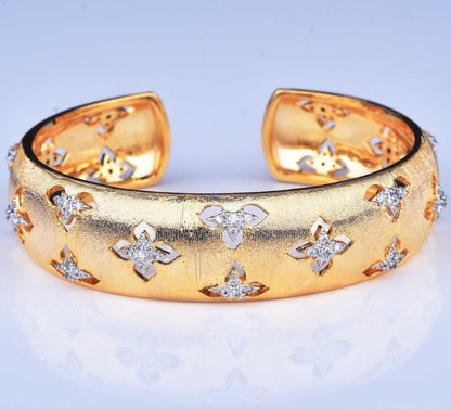Inspired Italian design satin open Bangle. 831B104