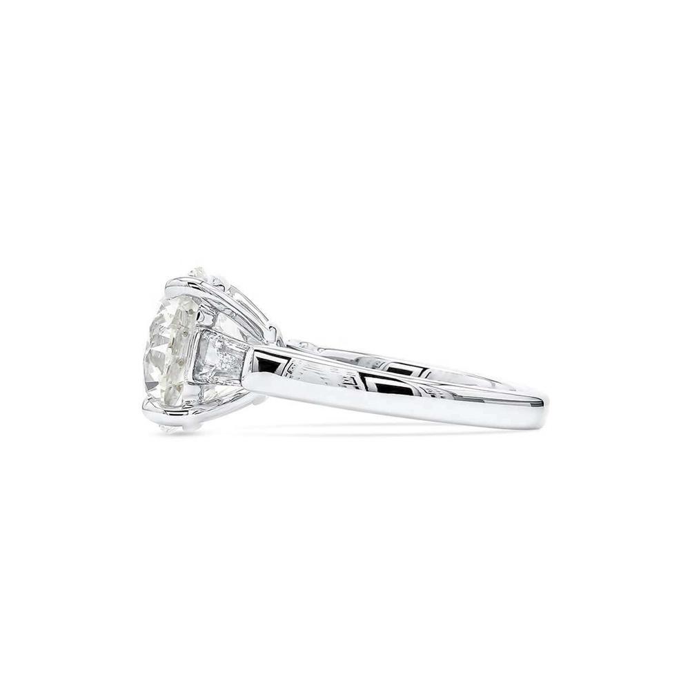 Round cubic zirconia solitaire ring - close-up sparkle