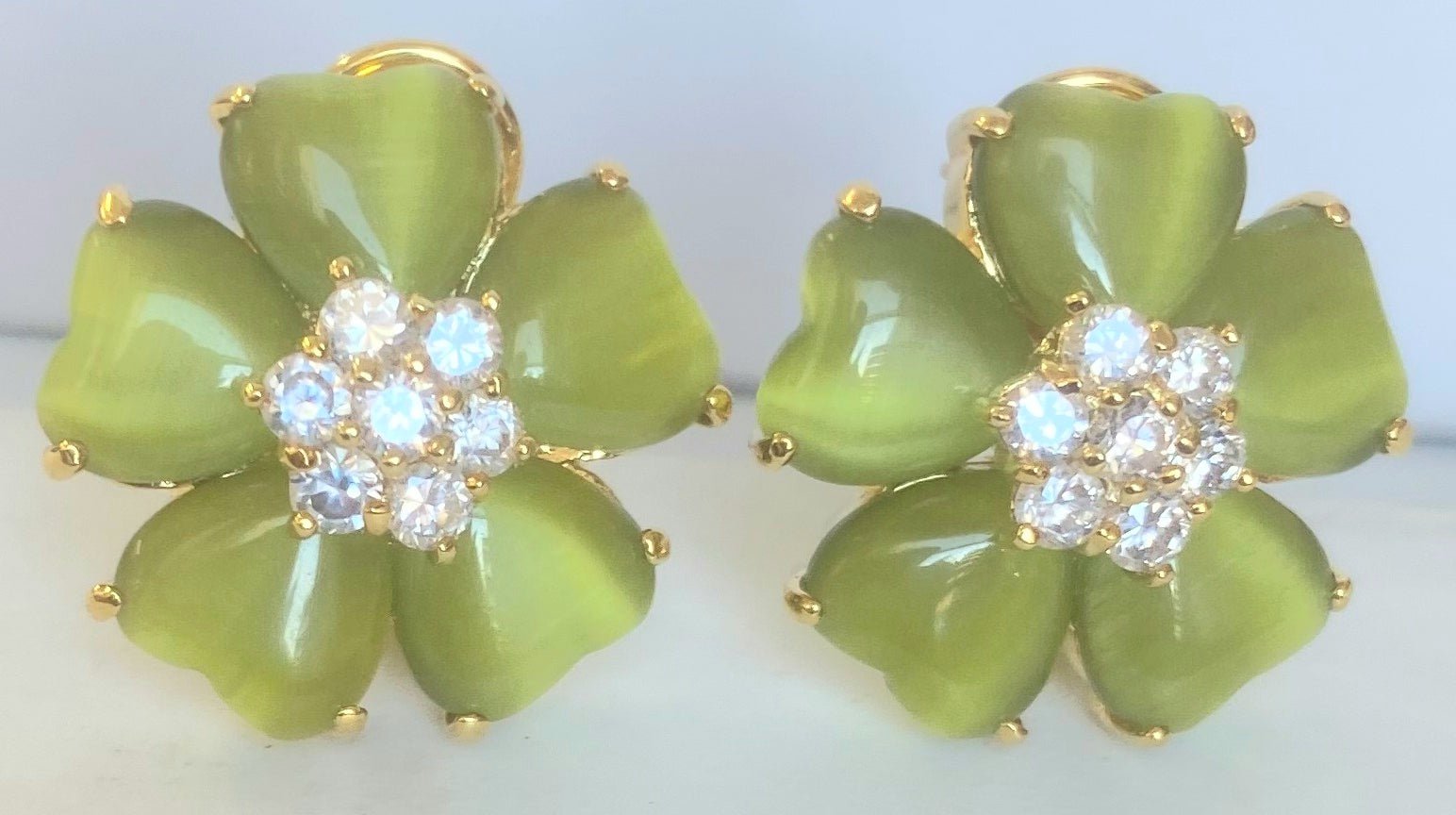 Zirconite Cat's Eye Heart Flower Green Earrings