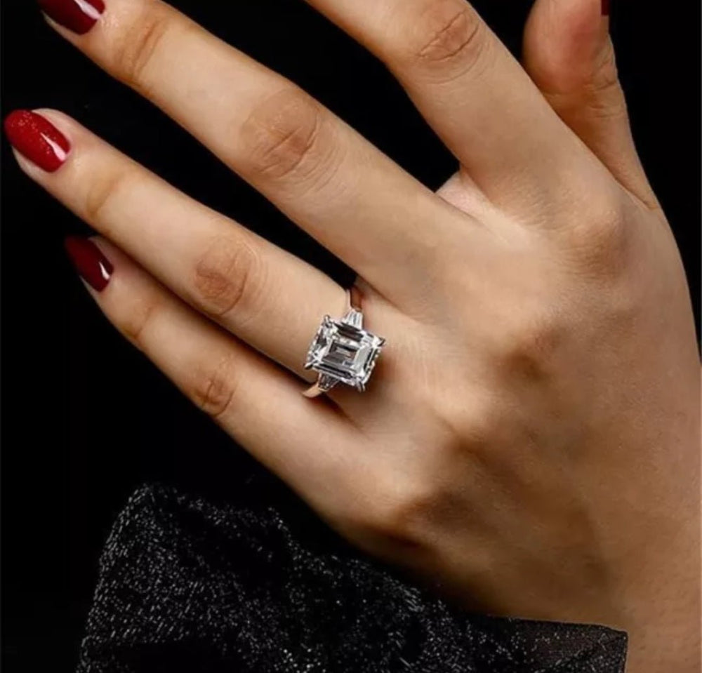 15CT Emerald Diamond Veneer Cubic Zirconia Ring. 800R1337 | DiamondVeneer Fashion