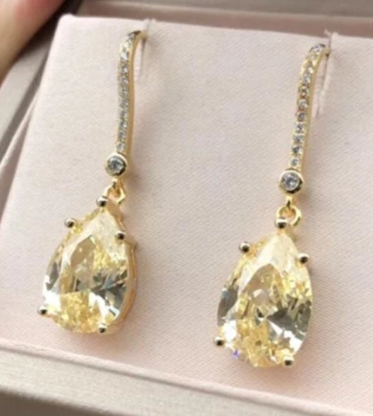 4CT TW Pear Diamond Veneer Cubic Zirconia Earrings. | DiamondVeneer Fashion