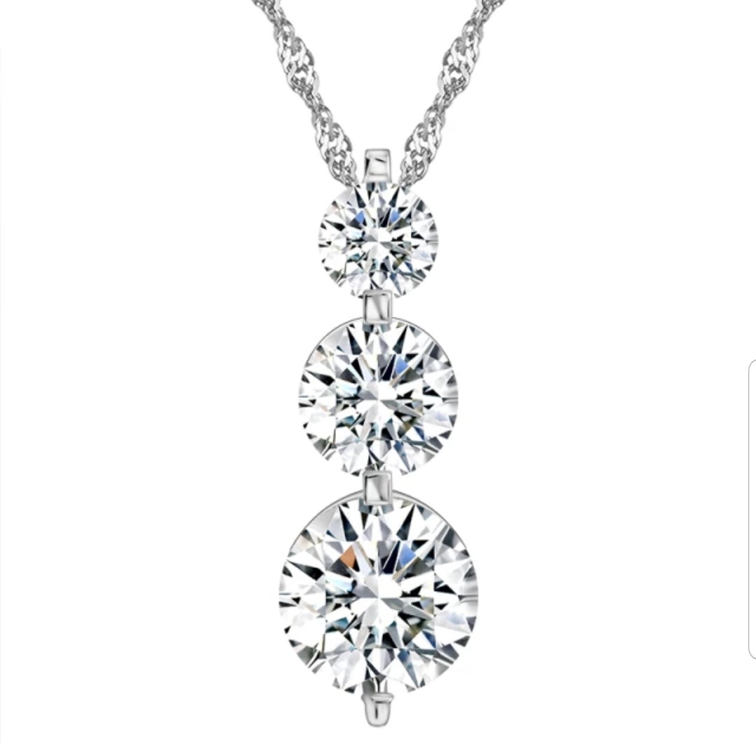 4CT TW Diamond Veneer Cubic Zirconia three Stones Pendant1