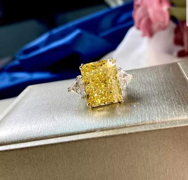 Canary radiant-cut cubic zirconia three-stone ring with trillion side stones in sterling silver, main view, 635R72098